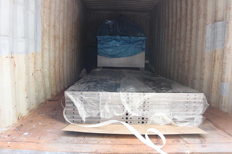 Geelong machinery exported three container：2sets plywood hot press machine and plywood necessary spare parts to our Indonesia clients