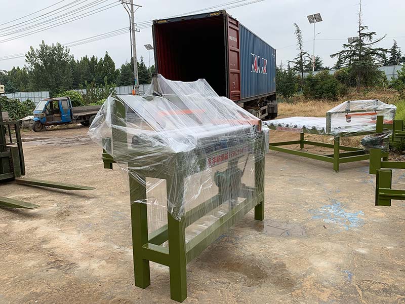 Geelong machinery exported one container：board roller conveyor machine, plywood pneumatic alignment device and square tube for building shed structure to Indonesia.