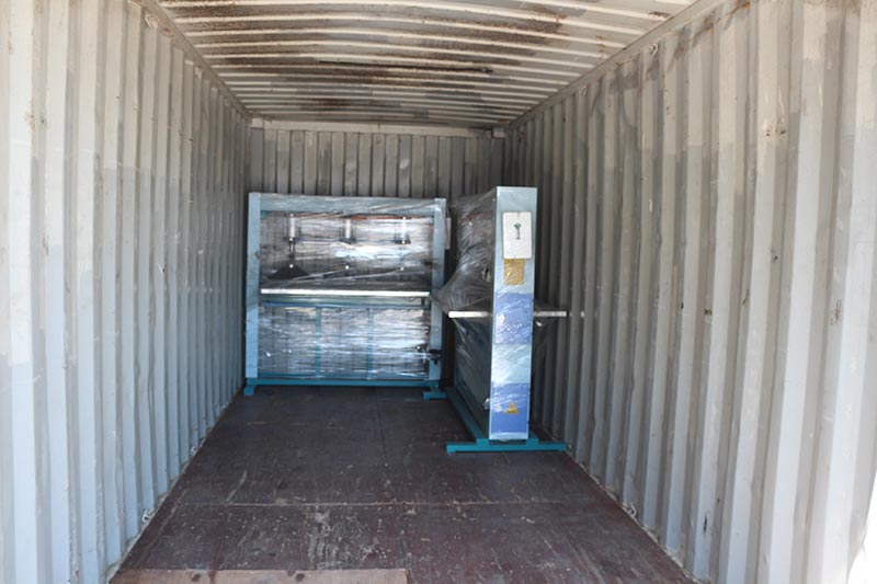 Geelong machinery exported one container：9feet pneumatic glue spreader machine, veneer jointer machine using after veneer edge grinder machine, glue spreader machine squeezing roller, board conveyor, and glue tapes to Indonesia.