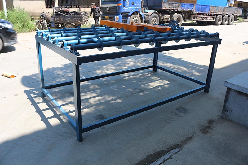 Geelong machinery exported one container：9feet pneumatic glue spreader machine, veneer jointer machine using after veneer edge grinder machine, glue spreader machine squeezing roller, board conveyor, and glue tapes to Indonesia.