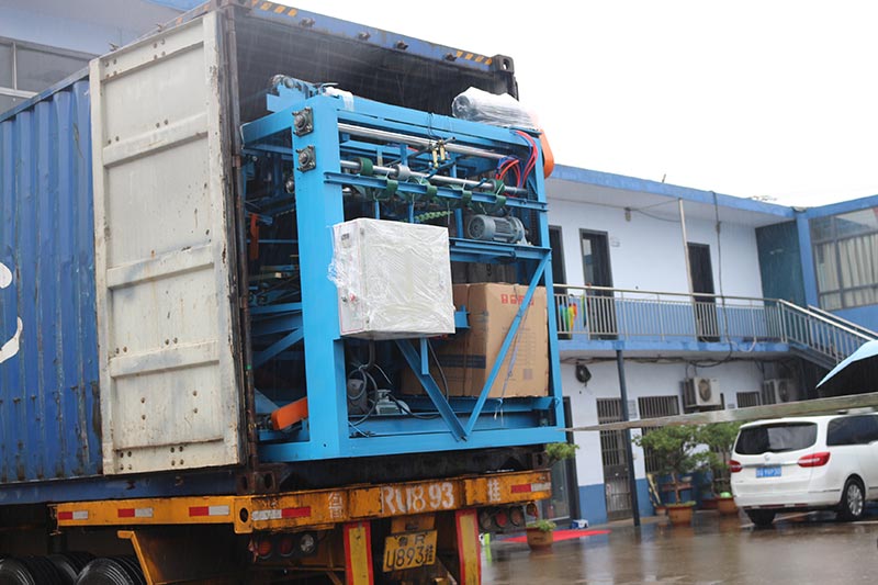 Geelong machinery exported one container：veneer composer/builder/jointer machine, glue thread, mending glue tapes to Indonesia.