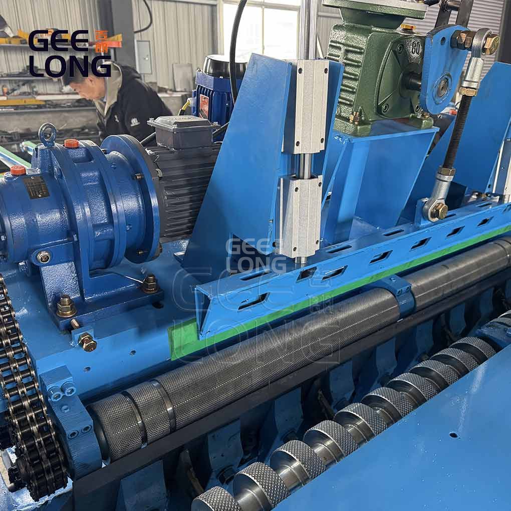 SMALL LOG veneer peeling line GEELONG